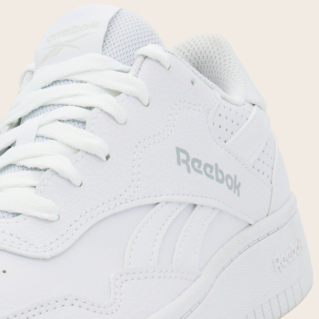 Tenis Blancos Reebok BB 1000 Double para Mujer | Estilo Clásico y Comodidad