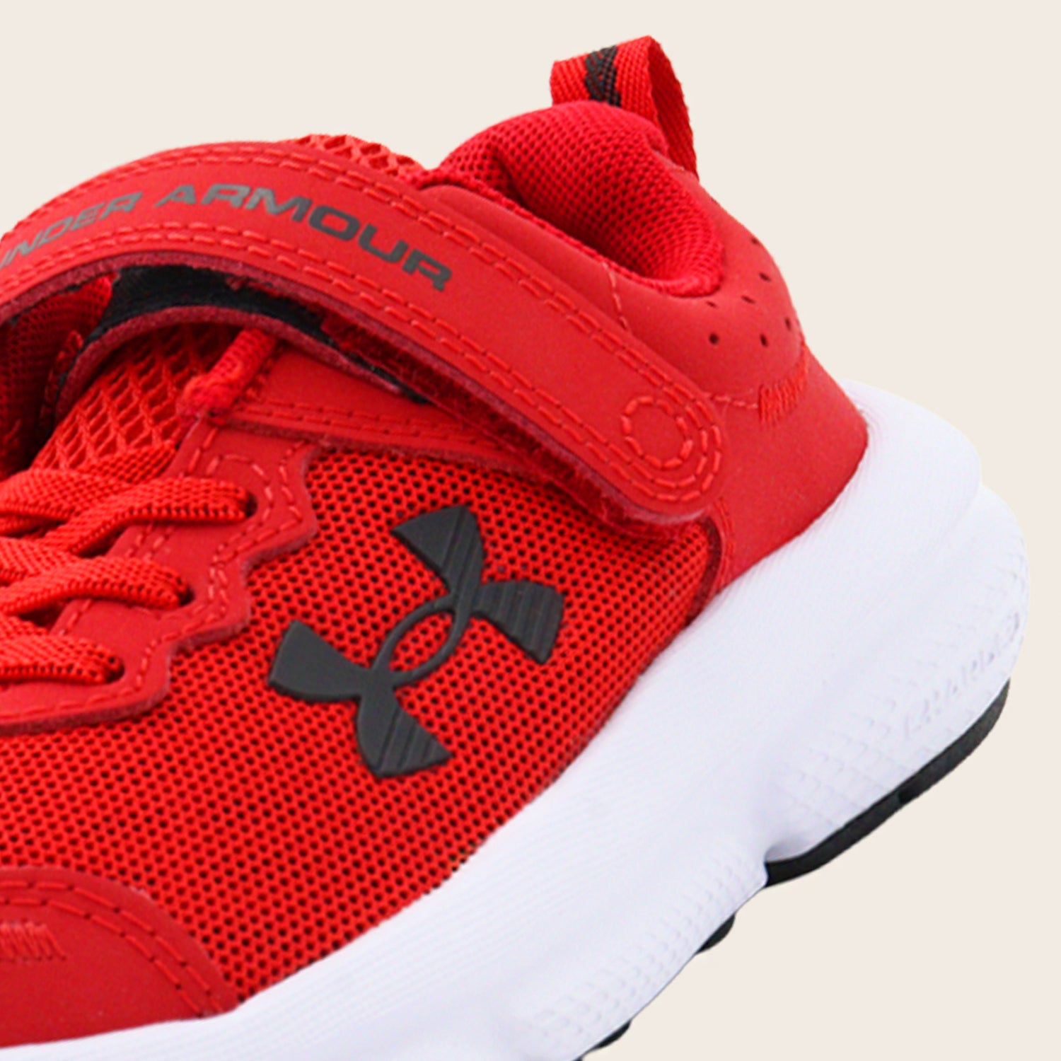 Tenis Under Armour Assert 10 AC