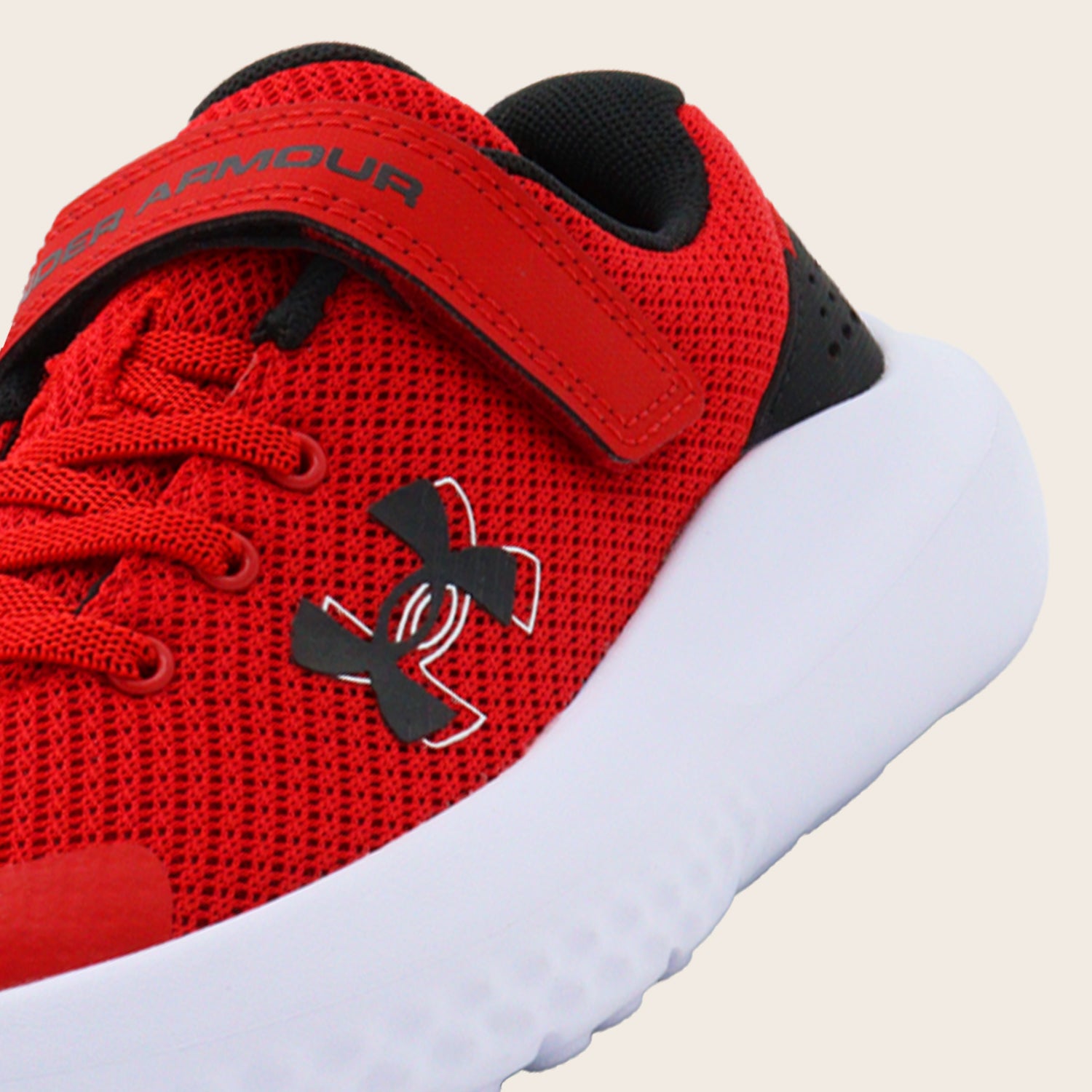 Tenis Under Armour Surge 4 AC