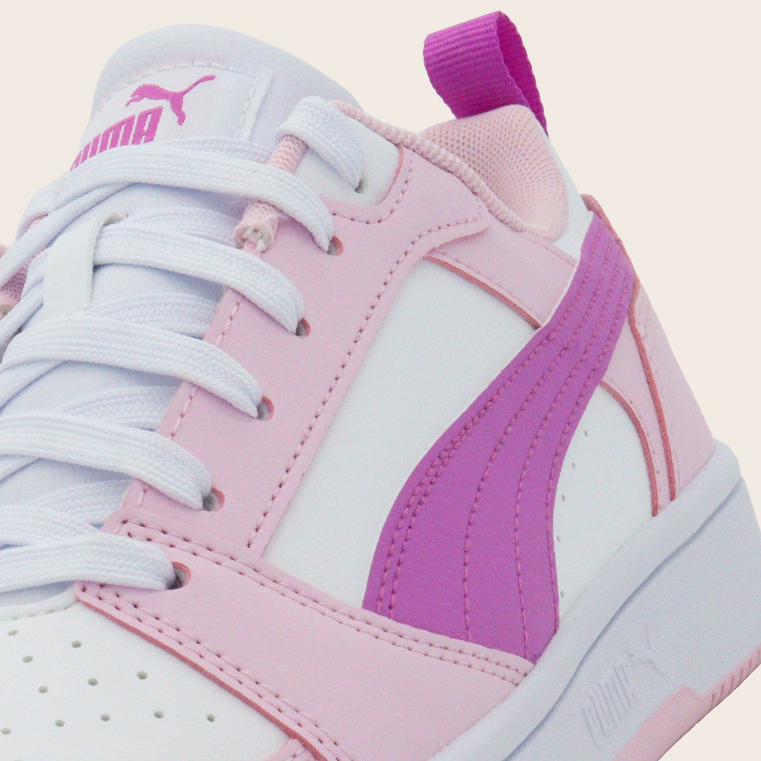 Tenis Puma Rebound V6 Lo JR  | Estilo Basketball Casual