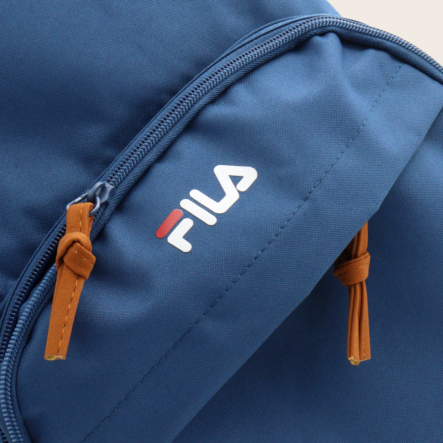 Mochila FILA Backpack Suede | Estilo Casual, Amplio Espacio y Comodidad