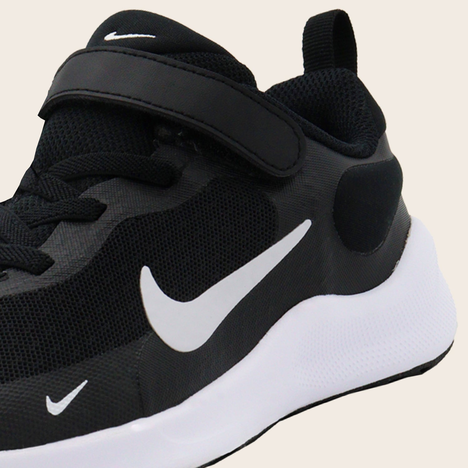 Tenis Nike Revolution 7 (PSV)