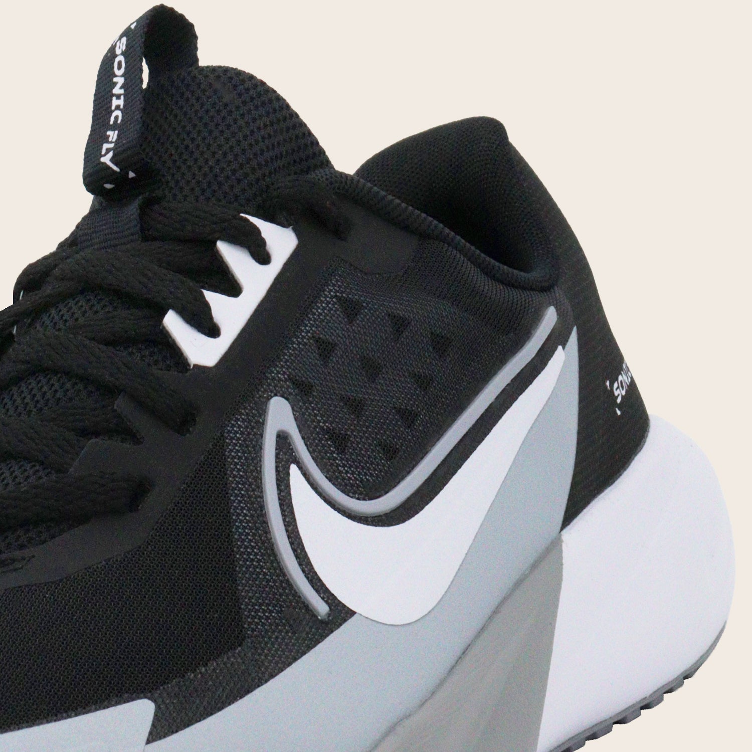 Tenis Nike Sonic Fly