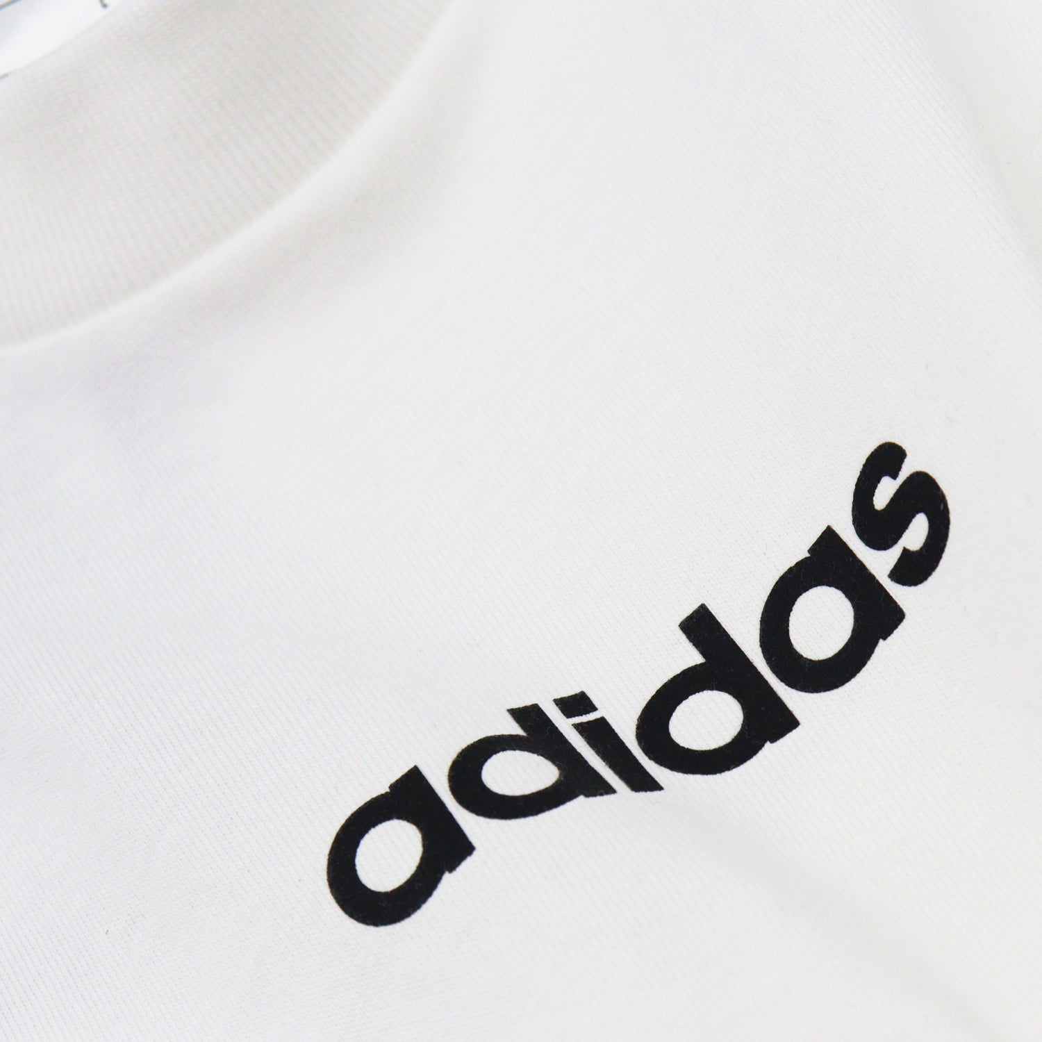 Playera adidas Essentials