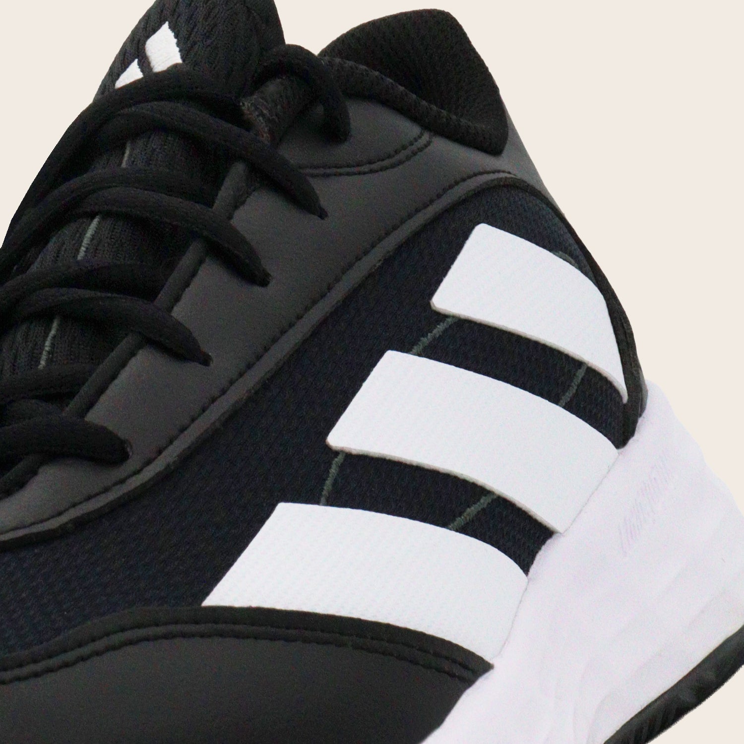 Tenis adidas Basquetbol Gamechaser | Rendimiento y Comodidad