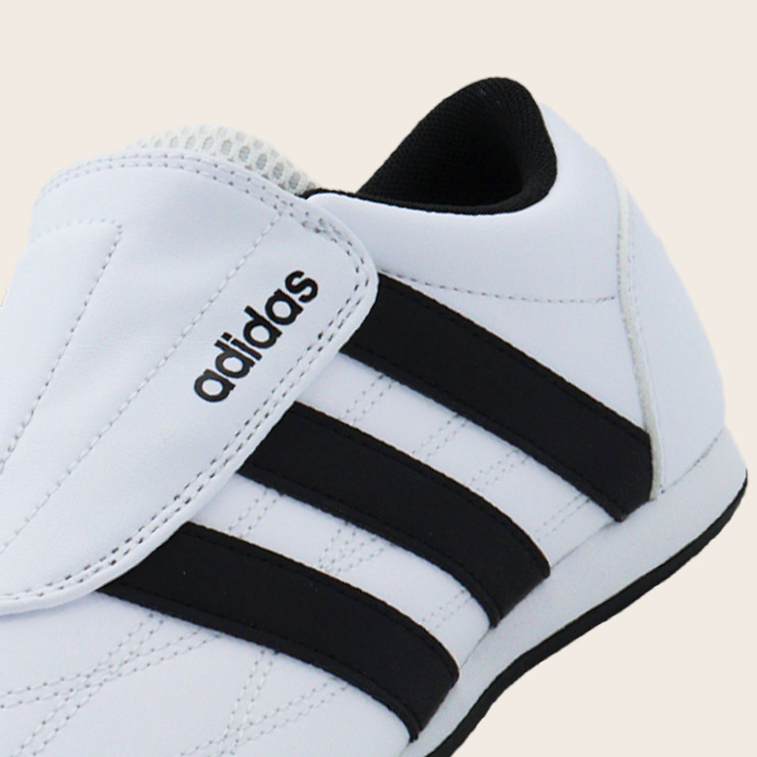 Tenis adidas Tekwen