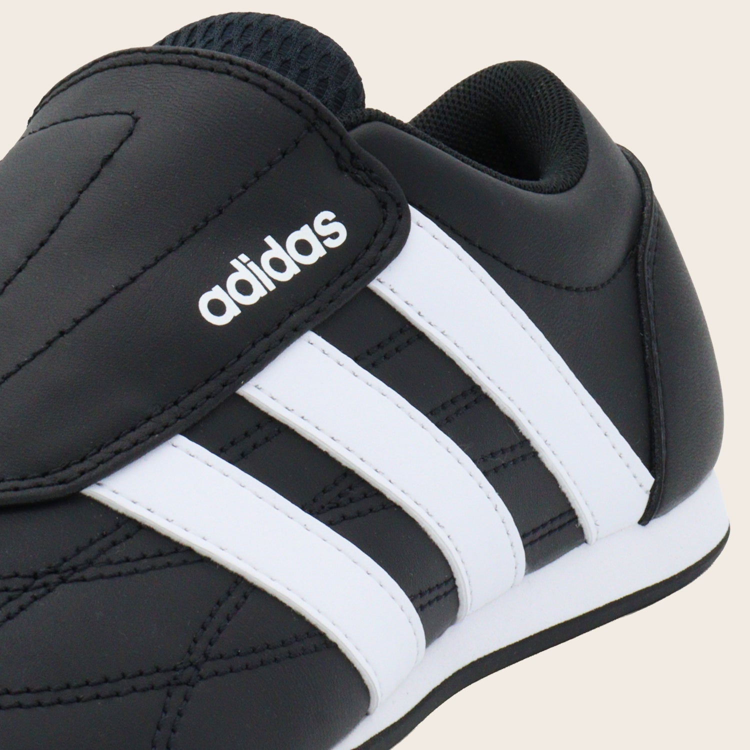 Tenis adidas Tekwen